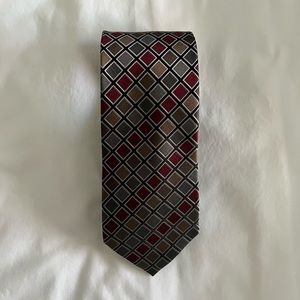 Geometric Multicolored Tie
